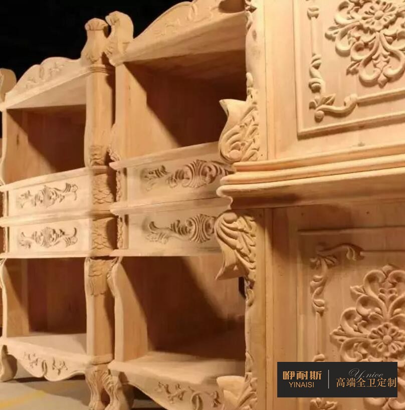 第十一步：木磨。把木頭表面的毛刺打磨掉，有小坑挖或黑疤的地方挖掉后填補(bǔ)起來(lái)、并打磨光滑。